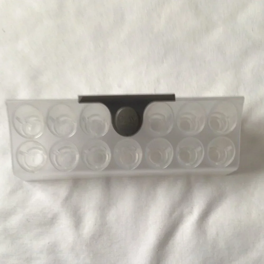 Makeup accessory holder / organizer